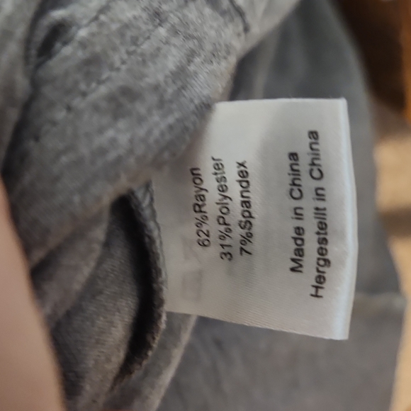 Flattering Grey Sleeveless Maxi Dress - Picture 5 of 7